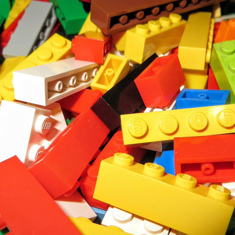 tas de lego de divers couleurs